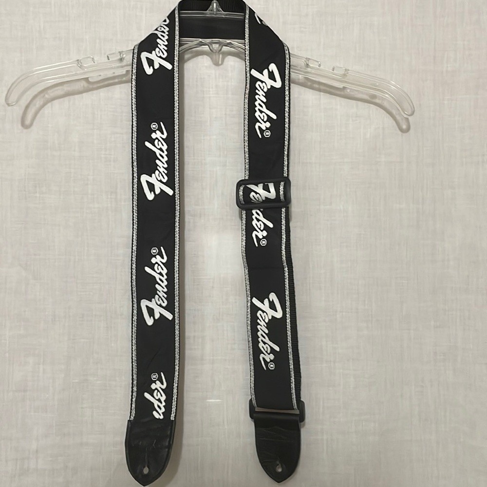 Fender Black and White Guitar Strap